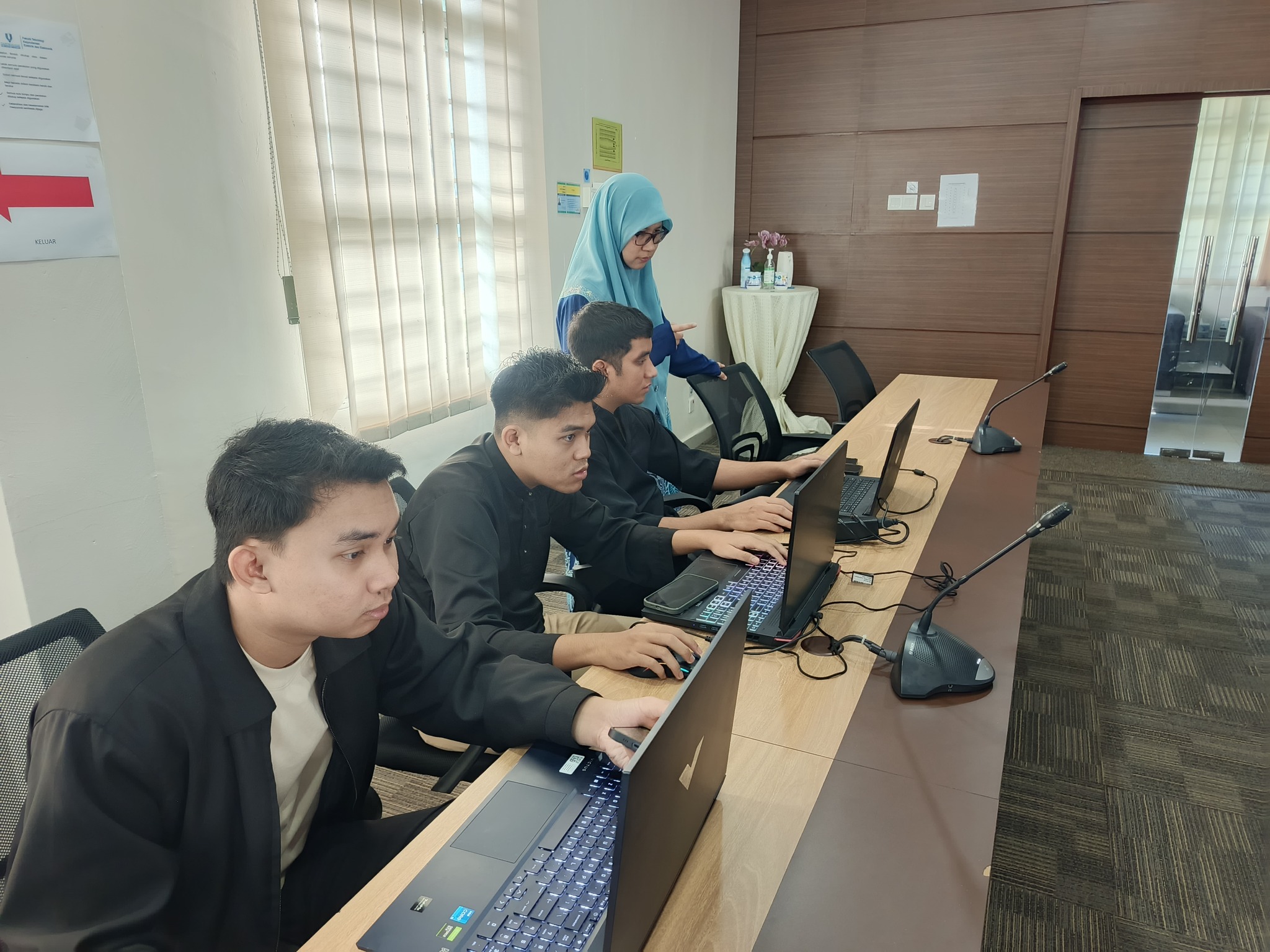 Perkongsian Bersama Pustakawan: Mendeley dan Turnitin  Kelas Turnitin dan Mendeley bersama pelajar dari Fakulti Teknologi Kejuruteraan Elektrik & Elektronik